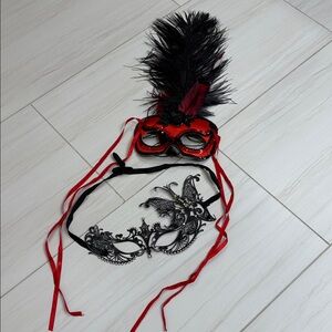 2 pieces Chic Red and Black Feathered Masquerade Mask (A276)